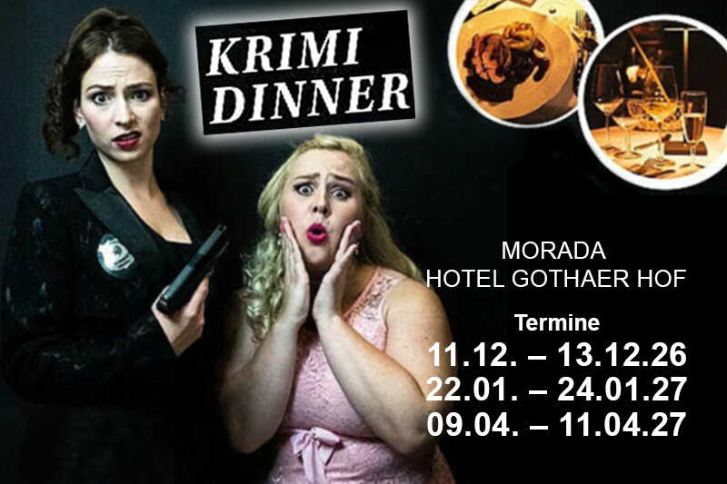 Das Bild zeigt zwei dramatisch inszenierte Frauen, von denen eine ernst mit einer Waffe posiert und die andere überrascht die Hände ans Gesicht hält